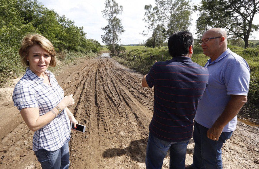 Secretaria do Trabalho e Desenvolvimento Social Fernanda Richa visita os municípios atingidos pela chuva.Na foto região de Tomazina.Foto:Rogério Machado / SECS