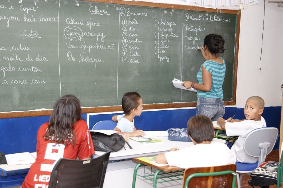 Escola Indigena em Tomazina. 01-04-14. Foto: Hedeson Alves