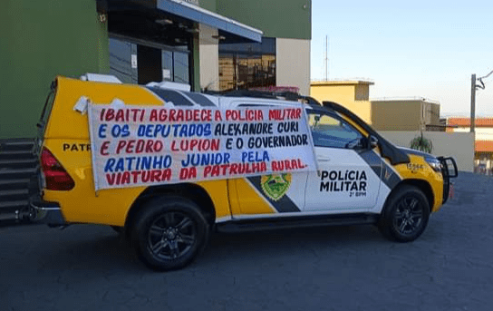 Dr.Antonely e Castelo Branco entregam uma Toyota Hilux em Ibaiti
